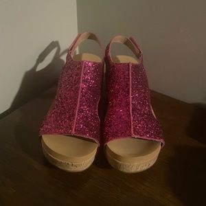 *NWOT* Fuchsia Glitter Carley Sandals